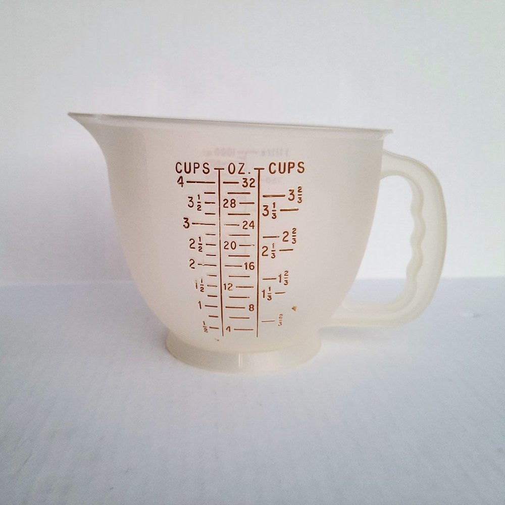 Vintage Tupperware Mix-N-Stor Measuring Cup